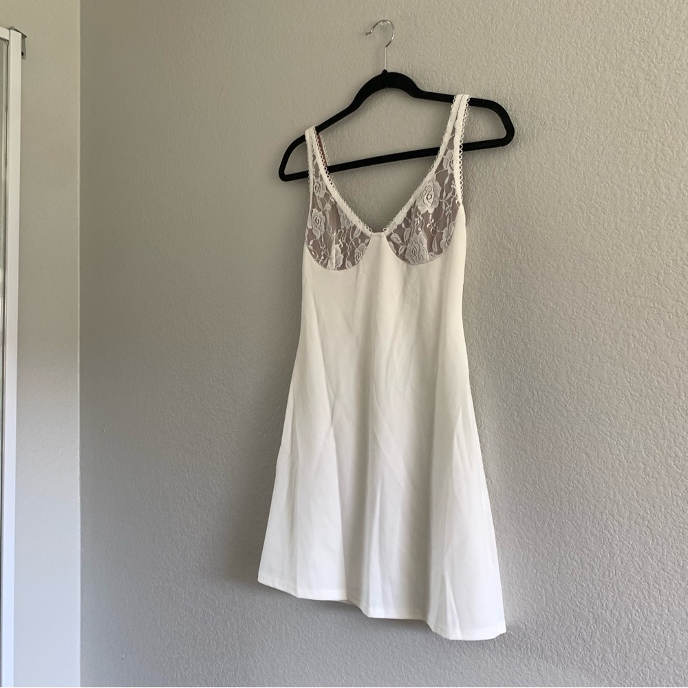 Elegant White Lace Trim Chemise